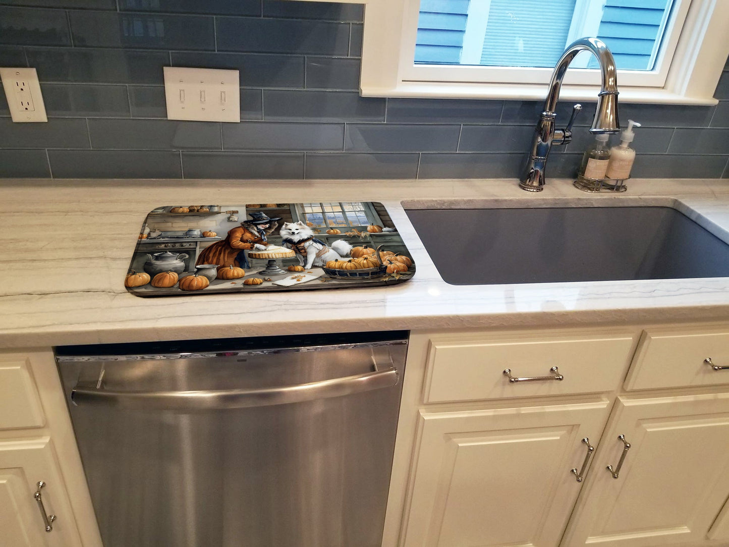 American Eskimo Fall Kitchen Pumpkins Dish Drying Mat