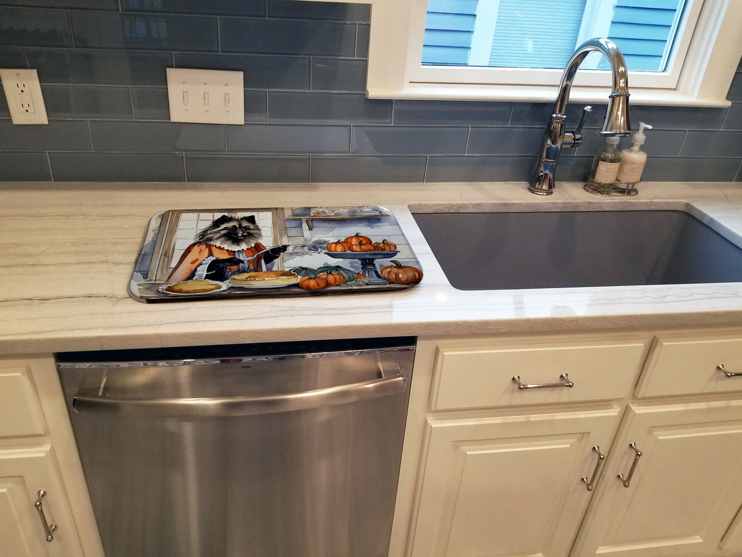 Keeshond Fall Kitchen Pumpkins Dish Drying Mat