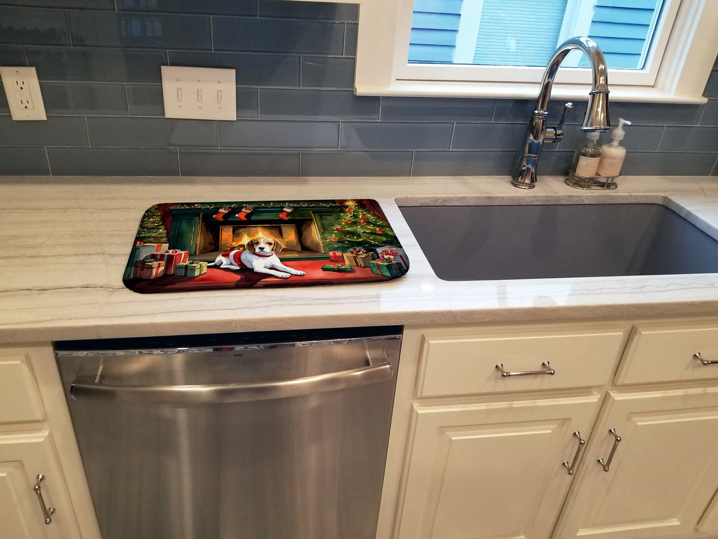 Beagle Cozy Christmas Dish Drying Mat