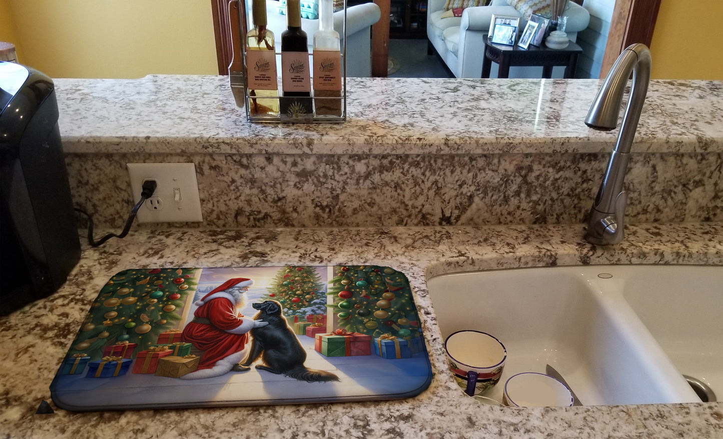 Flat-Coated Retriever and Santa Claus Dish Drying Mat