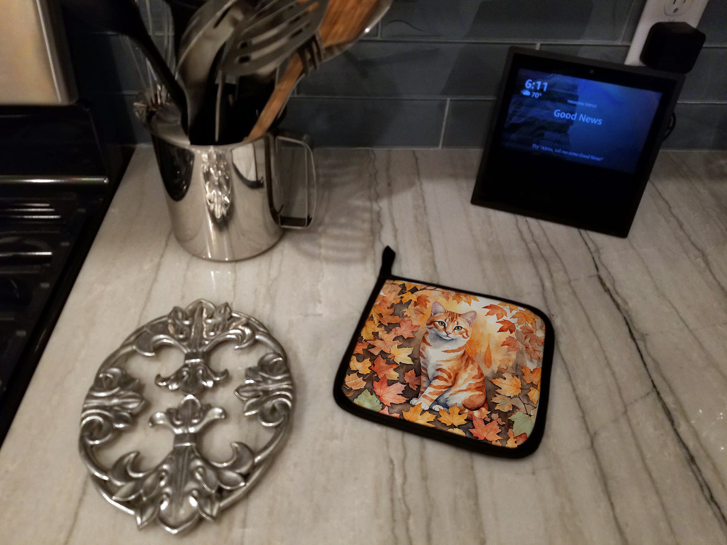 Cheetoh Cat in Fall Leaves Pair of Pot Holders
