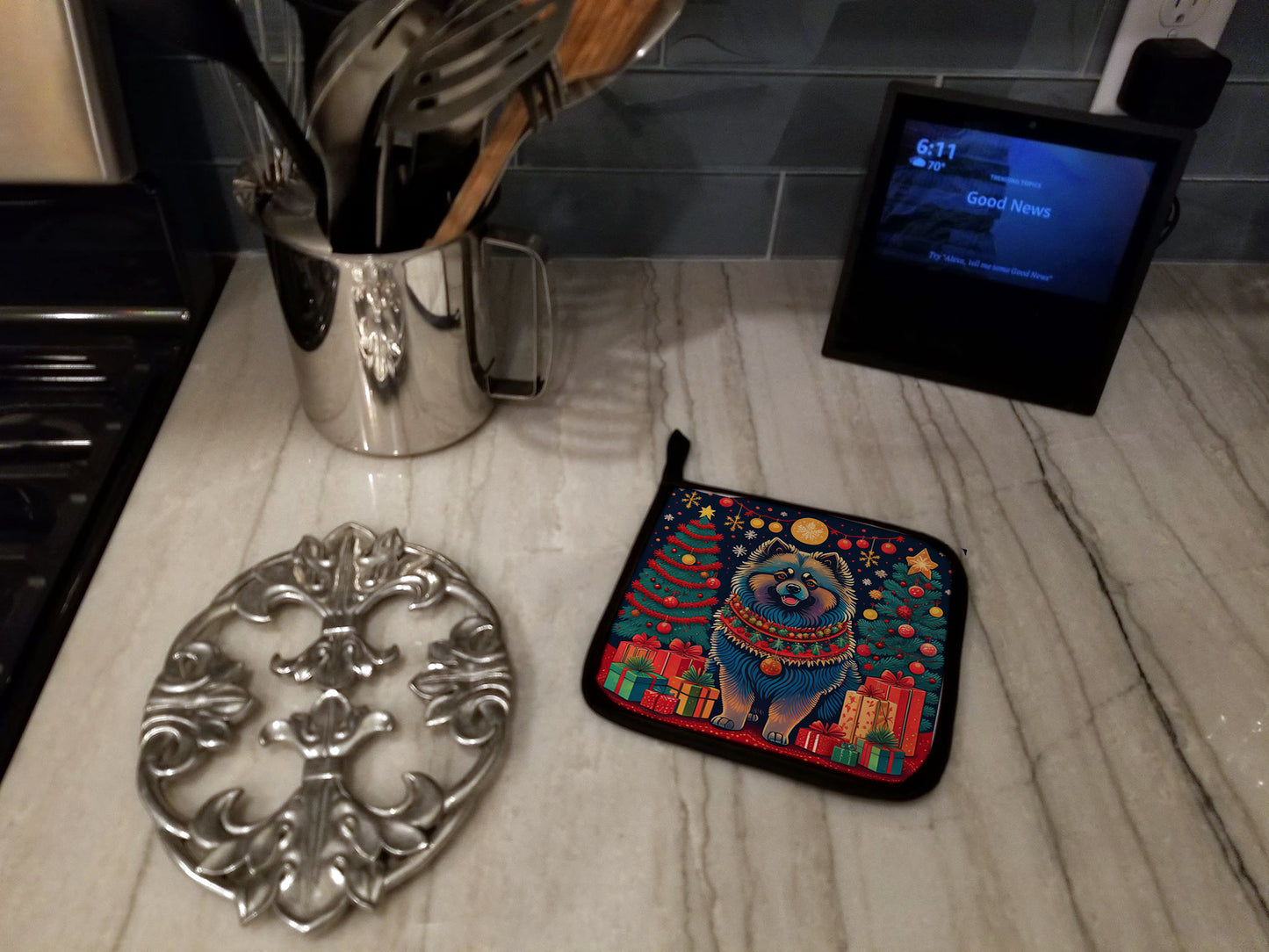 Keeshond Christmas Pair of Pot Holders