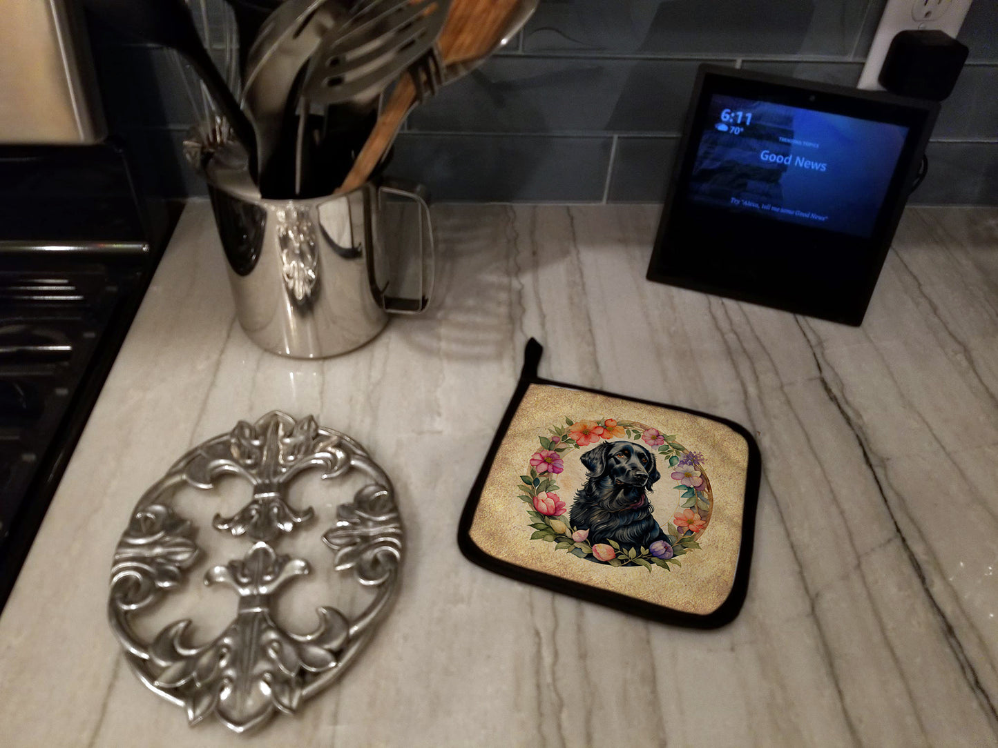 Flat-Coated Retriever and Flowers Pair of Pot Holders