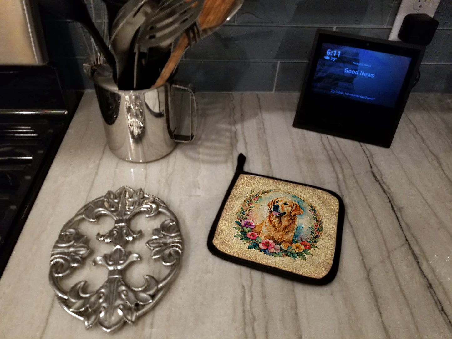 Golden Retriever and Flowers Pair of Pot Holders